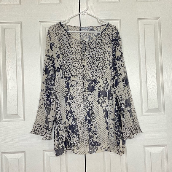 Susan Graver Blouse, Beach Cover Up, Size 1X, Navy & Cream floral, Long Sleeves - Picture 2 of 11